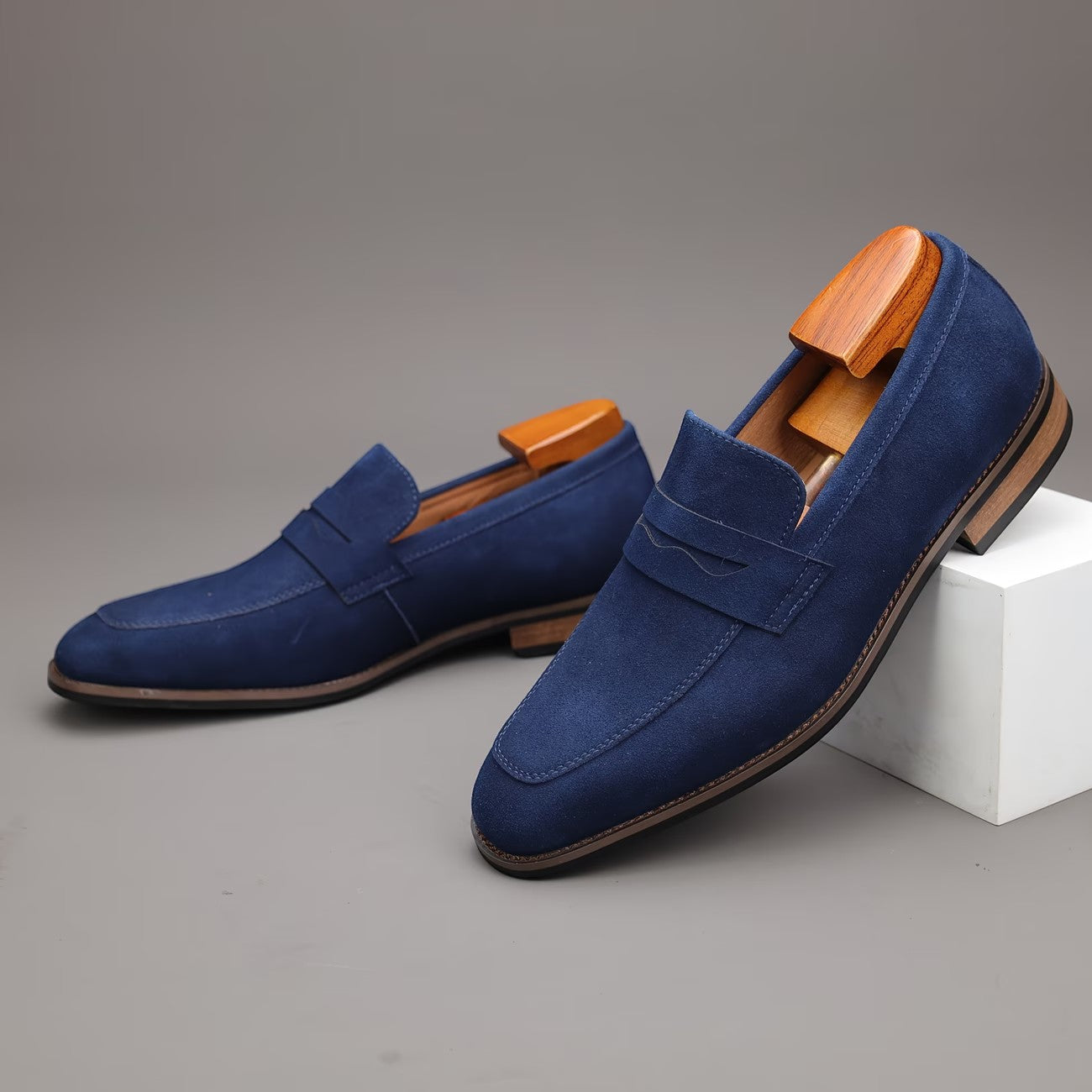 Blue loafers with wooden insoles on a gray background, featuring the Jasonstar brand.